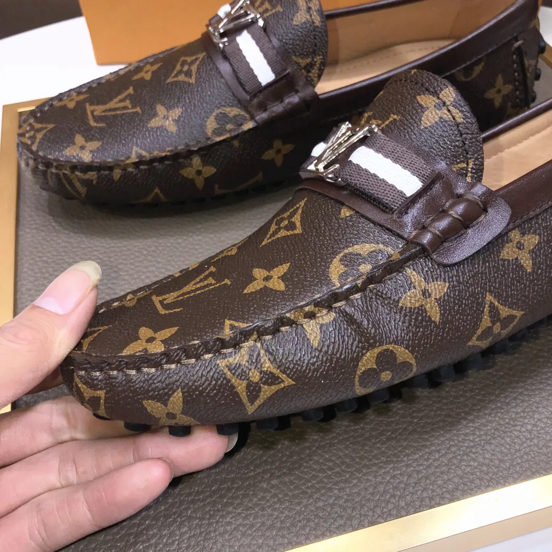 Men's men's shoes 💰420💰 [LV Doudou shoes] (water-dyed cowhide lining) new model is on the market, available on the official website. The new Doudou shoes are processed into single-color materials, and the uppers are made of imported special materials. The body of the shoe is fully hemmed with mark thread, and is lined with imported original cowhide leather. The elegant shoe shape is super suitable for all-matching, and the size is 38-44.